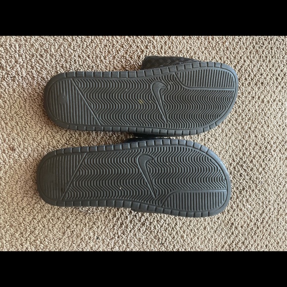 Nike Benassi Slides - Picture 3 of 3